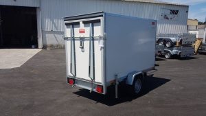 Remorque fourgon BORO F2513P 750 Kg, dimensions 248 x 134 x 150 cm