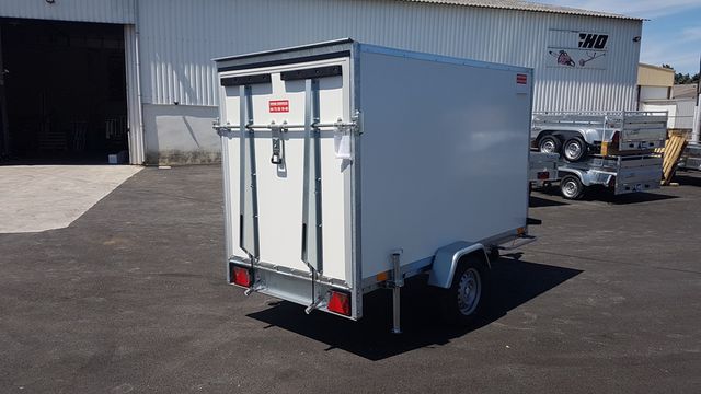 Remorque fourgon BORO F2513P 750 Kg, dimensions 248 x 134 x 150 cm