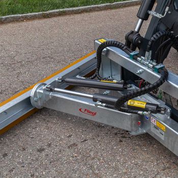 Racloir universel hydraulique 1500mm Fliegl pour entretien bâtiments – Image 2