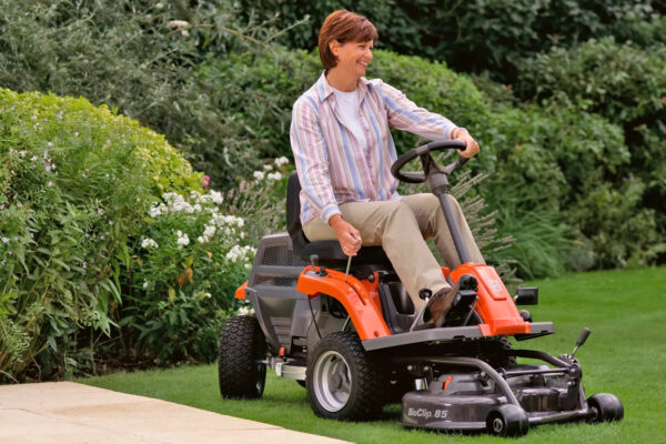 Tondeuse autoportée Husqvarna R 112C - 85CM – Image 4